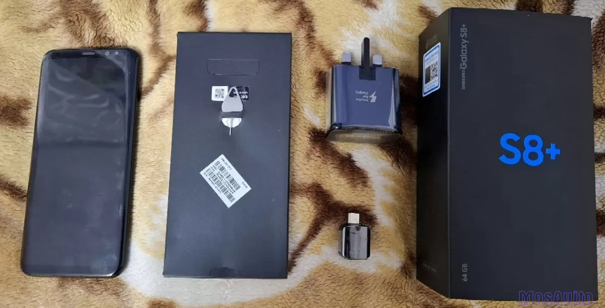 Продам телефон Samsung s8 plus 4оперативная 64внутреняя память